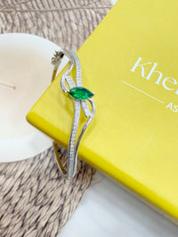 Emerald embrace bangle